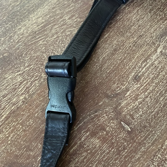 Latico Black Leather Fanny Pack/Sling bag - Picture 8 of 12